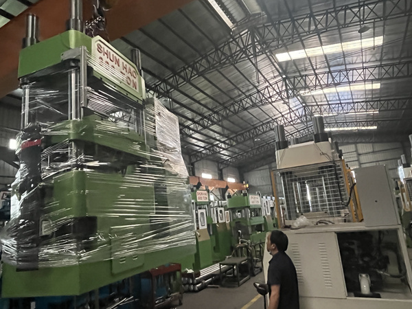300 ton melamine ware molding machine